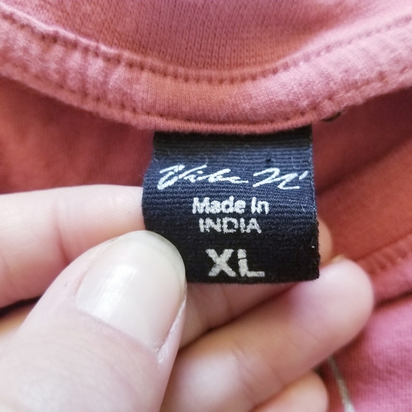 Vibe N' gimme a hug cactus cotton crop tshirt - Picture 5 of 6